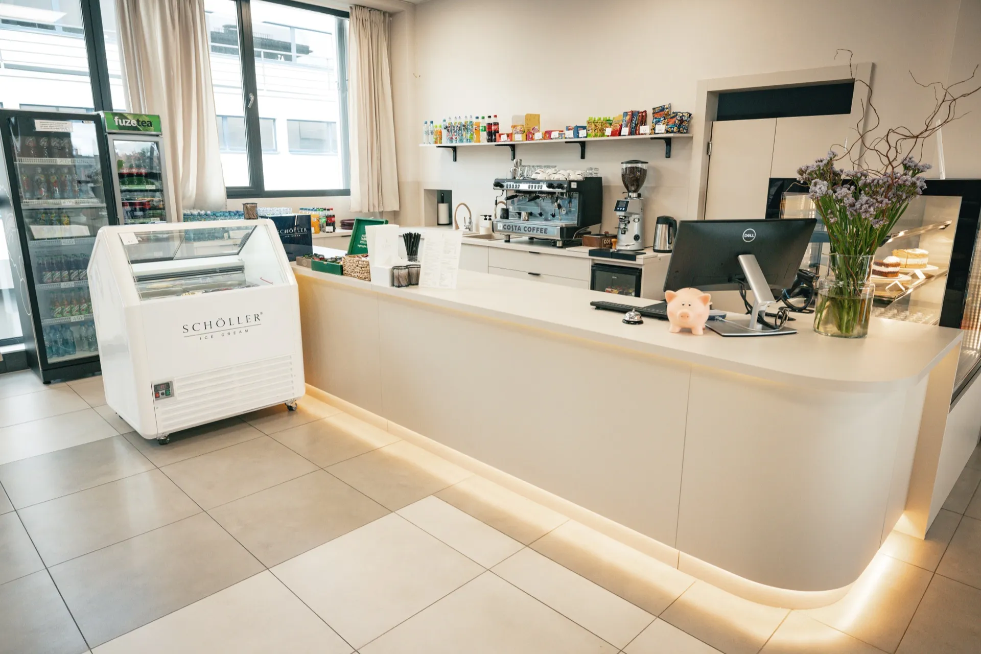 Bar kawiarni Lilandia z ekspresem Costa Coffee